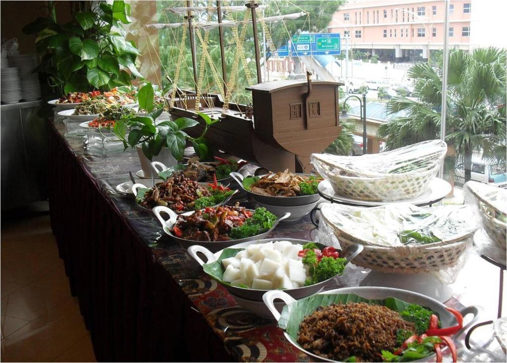 Putra Hotel